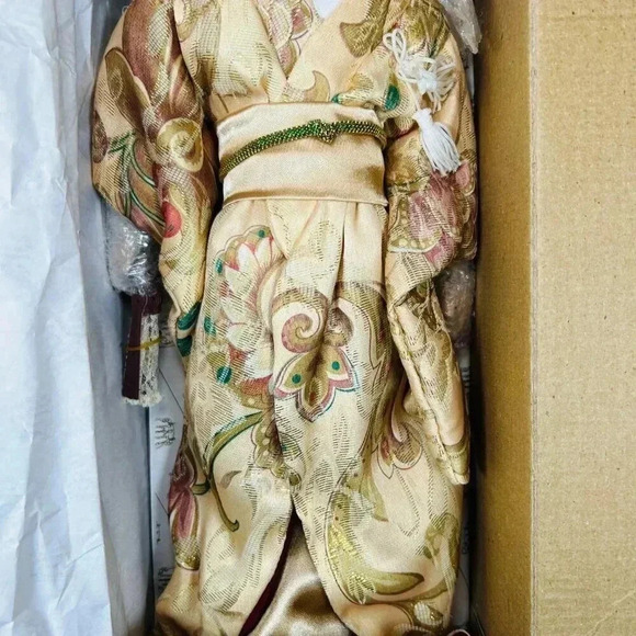 The Heritage Signature Collection Mitsuko 17” Porcelain Doll Japanese - Picture 3 of 8